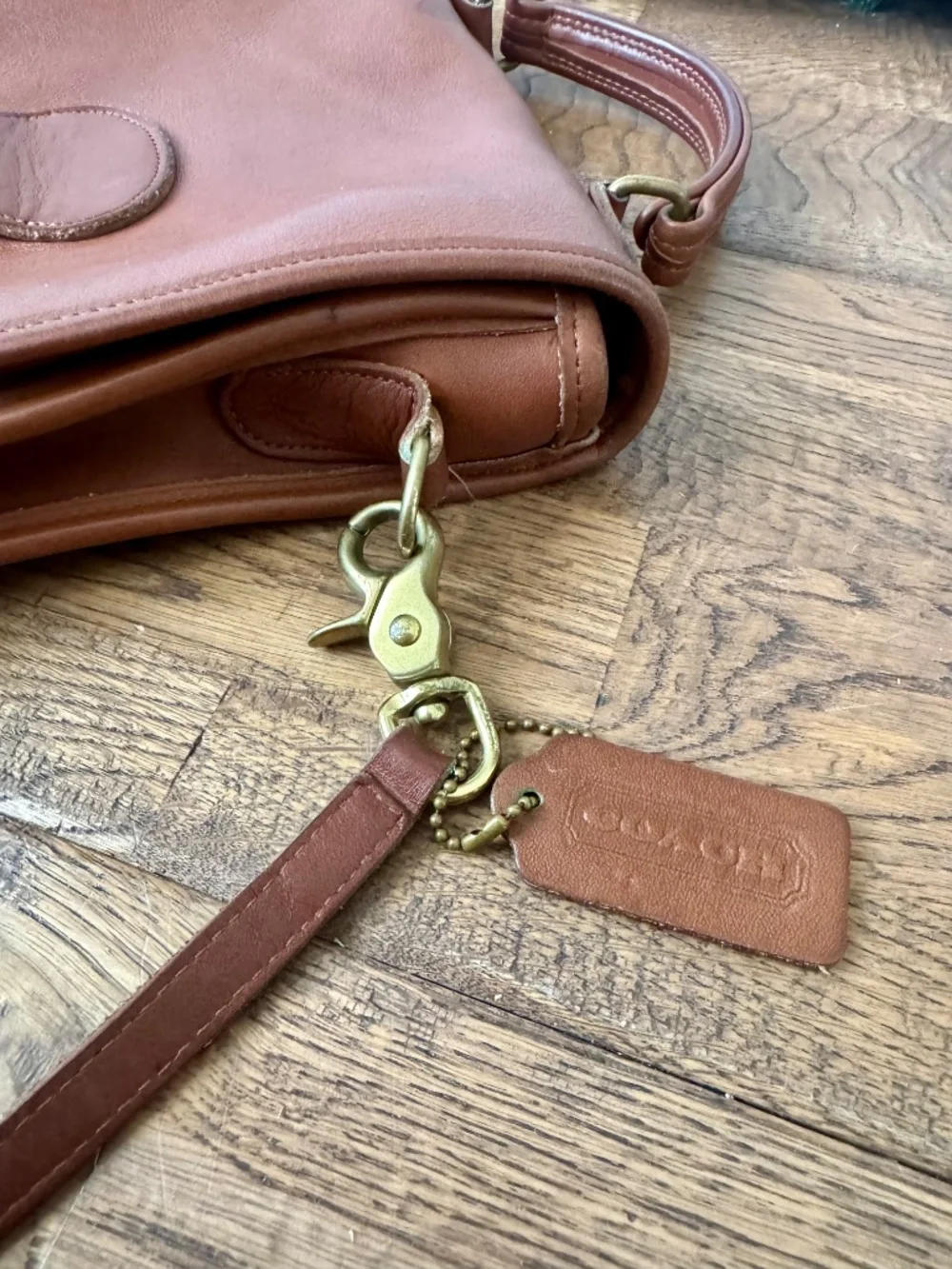 Vintage Coach Station Crossbody Turn lock 5130 British Tan Leather 1990s USA - Picture 7 of 14